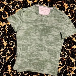 Banana Republic The Vintage T green shirt size small Men